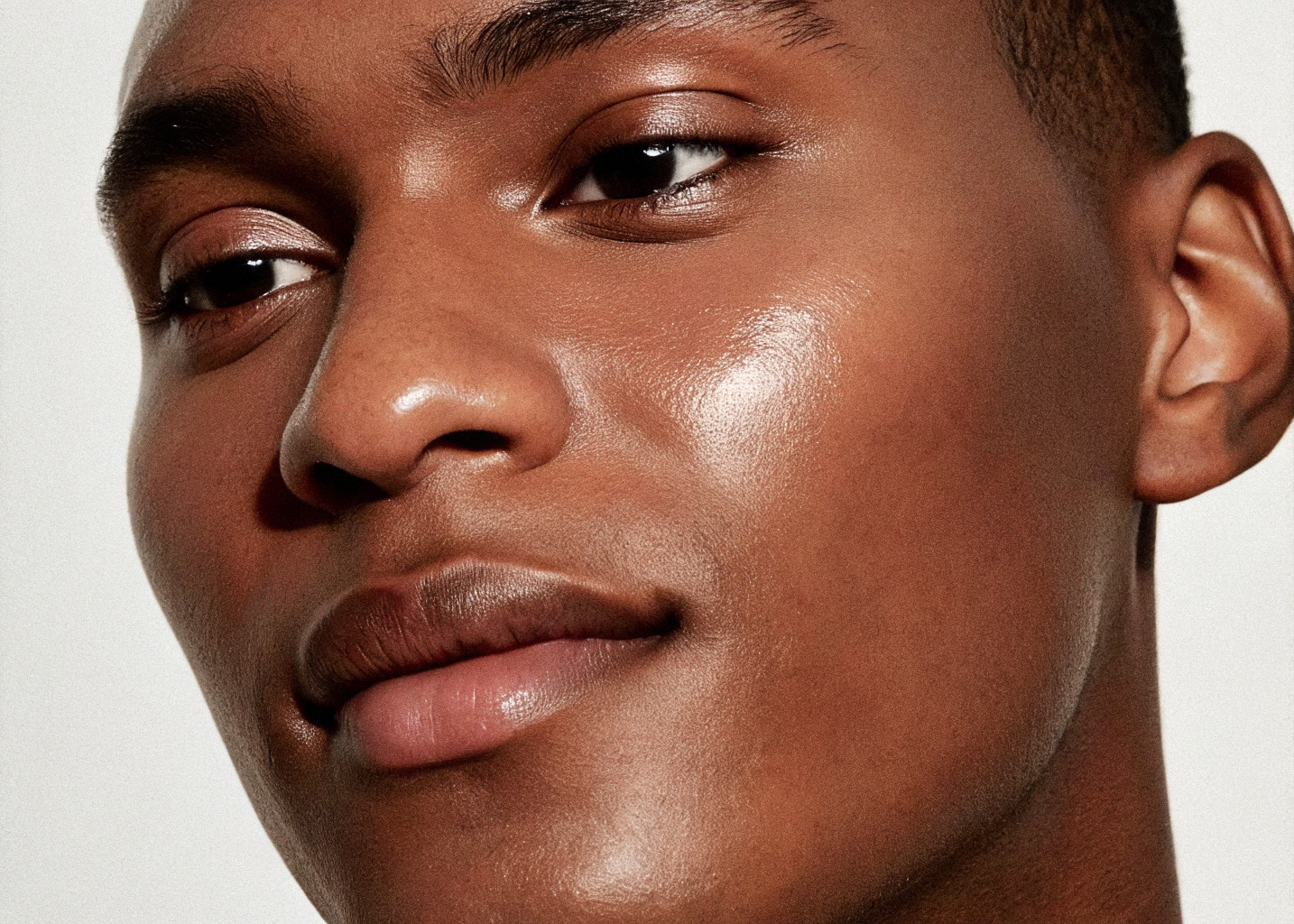 A guy skicare skin glowy