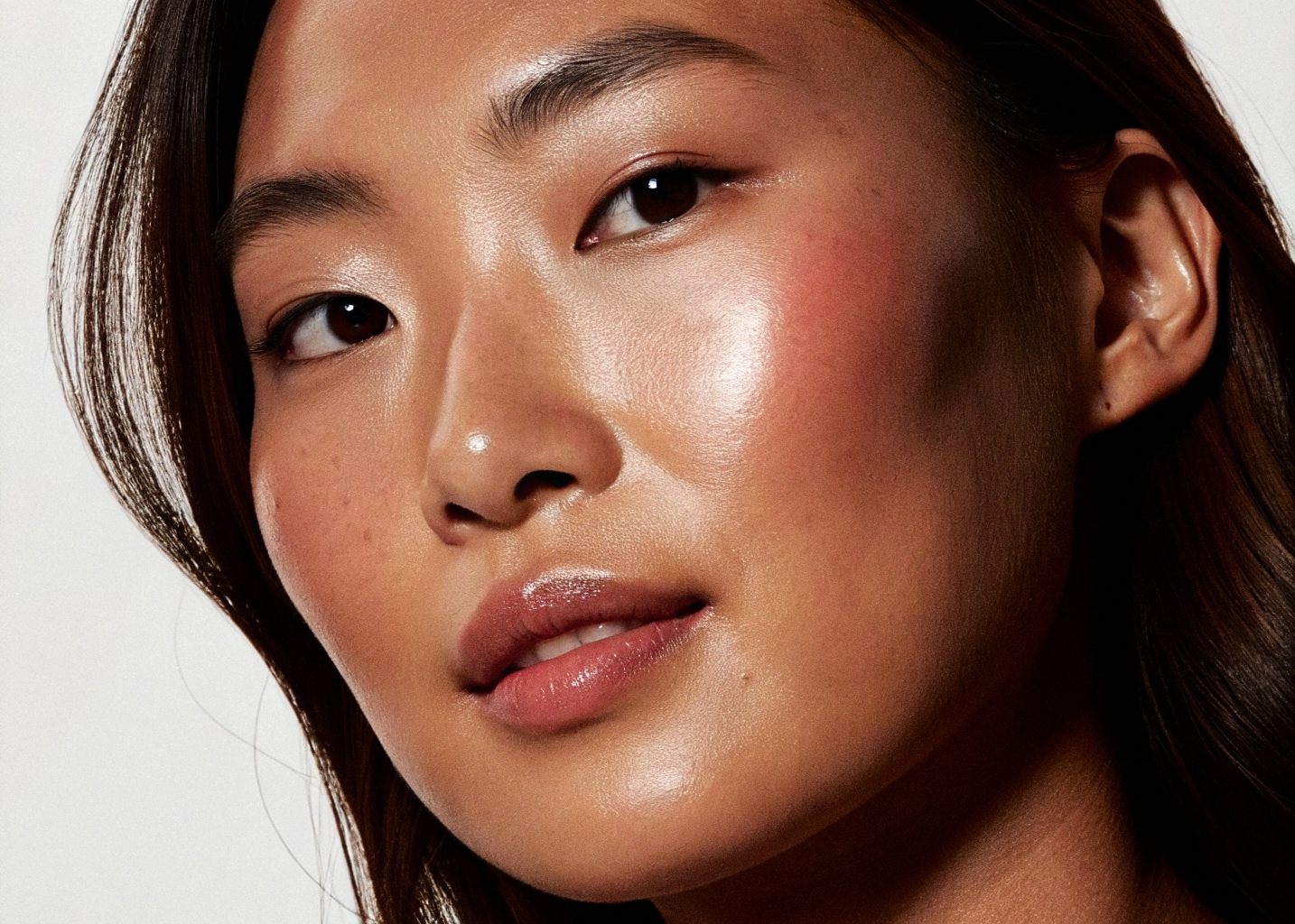 Elevate your daily routine with our Collagen-Boosting Hydration Serum. asian skin  is a must-have skincare product